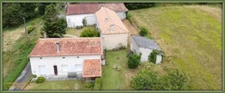 ensemble de 2 maisons en pierre + grange + grand terrain 