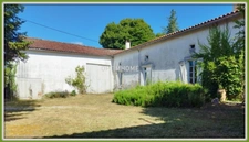 ensemble de 2 maisons en pierre + grange + grand terrain 