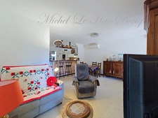 VERGÈZE (30310) – Le plaisir de vivre de plain-pied, un jardin arboré, tout près du centre du village 