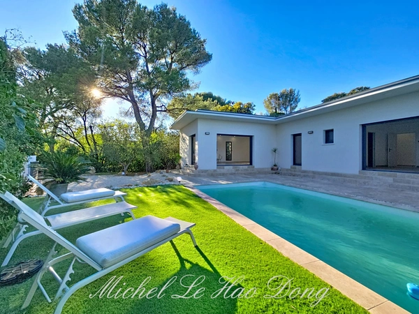 Maison contemporaine 5 pièces à vendre à NIMES (30000)