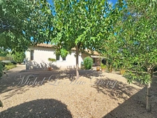 VERGÈZE (30310) – Le plaisir de vivre de plain-pied, un jardin arboré, tout près du centre du village 