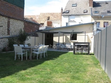 BIEN ATYPIQUE & ULTRA POTENTIEL :  250m2 habitables, jardin et dépendance en plein Cœur d'Ivry-la-Bataille !