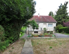 Investissez dans l’avenir à Bréval : Maison a fort potentiel avec terrain de 3200m2   