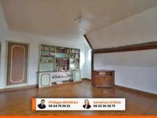Belle longère de 245m2 habitables avec 8 pièces dont 5 chambres sur un terrain clos de 2400m2 + dépendances.