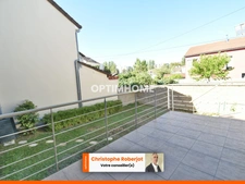 La campagne à la ville ! Jolie maison de 118m2 habitables avec garage et cour  dans le quartier prisé de Chalon sur Saône et à 350 mètres de l'hyper centre.
