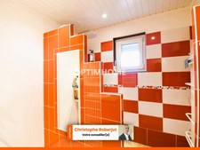 Lumineuse maison familiale de 168m2 au sol sur 2 niveaux et 1.6 hectare de terrain + 276m2 de dépendances