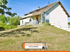 Belle maison de 320m2 au sol sur 1700m2 de terrain clos et piscinable aux portes de Chalon sur Saône