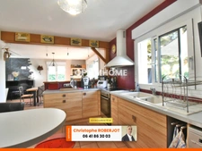 La quiétude aux portes de tout pour cette jolie maison de 152m2 avec 4 chambres !!
