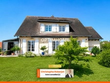 Belle et grande maison de 177m2 avec piscine sur un terrain clos et arboré de 1200m2, au calme et aux portes de Chalon sur Saone