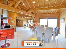 Inédit et rare sur le département: Maison de 220m2 en bois massif sur 2610m2 de terrain clos de murs