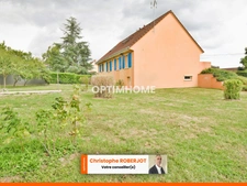 Agréable Maison avec de grands volumes à MESSEY SUR GROSNE (71)
