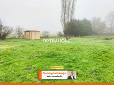 Maison atypique de 104 m2 rénovée quasiment toute de plein-pied (classifiée en C énergétiquement) en lisière de forêt 