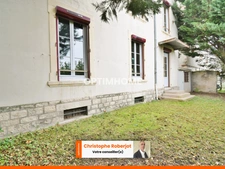 3 possibilités pour cette jolie maison: Maison familiale/ Maison de rapport ou Mixte espace médical/maison de rapport