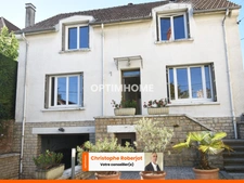 La campagne à la ville ! Jolie maison de 118m2 habitables avec garage et cour  dans le quartier prisé de Chalon sur Saône et à 350 mètres de l'hyper centre.
