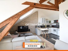 Appartement équipé Atypique T4 avec pierres apparentes dans maison de ville