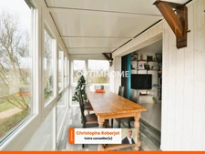 Lumineuse maison familiale de 168m2 au sol sur 2 niveaux et 1.6 hectare de terrain + 276m2 de dépendances
