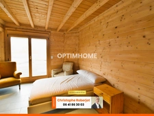 Inédit et rare sur le département: Maison de 220m2 en bois massif sur 2610m2 de terrain clos de murs