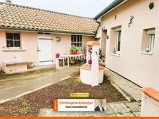 Maison atypique de 104 m2 rénovée quasiment toute de plein-pied (classifiée en C énergétiquement) en lisière de forêt 