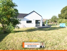 Maison de plain pied avec 3 chambres posée sur 1000m2 - RT 2012