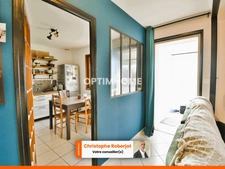 Lumineuse maison familiale de 168m2 au sol sur 2 niveaux et 1.6 hectare de terrain + 276m2 de dépendances