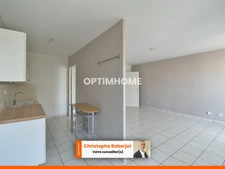 Lumineux appartement de 3 pièces, classé C, avec terrasse et garage quartier clinique Ste Marie à CHALON SUR SAONE 
