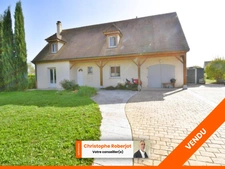 La quiétude aux portes de tout pour cette jolie maison de 152m2 avec 4 chambres !!