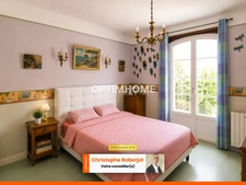 Belle et grande maison de 177m2 avec piscine sur un terrain clos et arboré de 1200m2, au calme et aux portes de Chalon sur Saone
