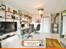 Lumineuse maison familiale de 168m2 au sol sur 2 niveaux et 1.6 hectare de terrain + 276m2 de dépendances