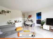 Joli appartement avec balcon et parking dans petite copropriété au pied de tous les commerces et transports de Châtenoy le royal