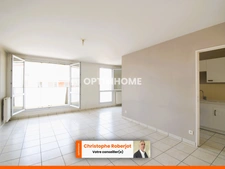 Lumineux appartement de 3 pièces, classé C, avec terrasse et garage quartier clinique Ste Marie à CHALON SUR SAONE 