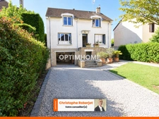 La campagne à la ville ! Jolie maison de 118m2 habitables avec garage et cour  dans le quartier prisé de Chalon sur Saône et à 350 mètres de l'hyper centre.