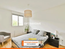 Joli appartement avec balcon et parking dans petite copropriété au pied de tous les commerces et transports de Châtenoy le royal