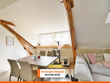 Appartement équipé Atypique T4 avec pierres apparentes dans maison de ville