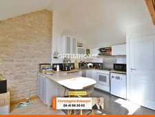 Appartement équipé Atypique T4 avec pierres apparentes dans maison de ville