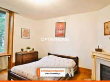 3 possibilités pour cette jolie maison: Maison familiale/ Maison de rapport ou Mixte espace médical/maison de rapport