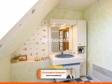 Belle et grande maison de 177m2 avec piscine sur un terrain clos et arboré de 1200m2, au calme et aux portes de Chalon sur Saone