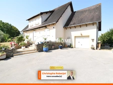 Belle et grande maison de 177m2 avec piscine sur un terrain clos et arboré de 1200m2, au calme et aux portes de Chalon sur Saone