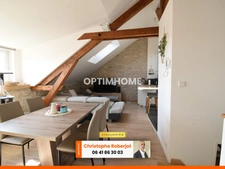 Appartement équipé Atypique T4 avec pierres apparentes dans maison de ville