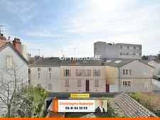 Appartement équipé Atypique T4 avec pierres apparentes dans maison de ville