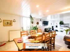 Maison atypique de 104 m2 rénovée quasiment toute de plein-pied (classifiée en C énergétiquement) en lisière de forêt 