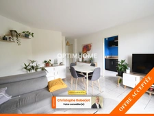 Joli appartement avec balcon et parking dans petite copropriété au pied de tous les commerces et transports de Châtenoy le royal