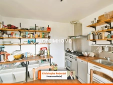 Lumineuse maison familiale de 168m2 au sol sur 2 niveaux et 1.6 hectare de terrain + 276m2 de dépendances