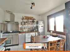 Lumineuse maison familiale de 168m2 au sol sur 2 niveaux et 1.6 hectare de terrain + 276m2 de dépendances