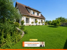 Belle et grande maison de 177m2 avec piscine sur un terrain clos et arboré de 1200m2, au calme et aux portes de Chalon sur Saone