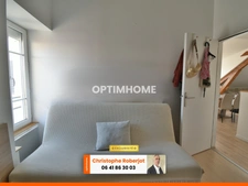 Appartement équipé Atypique T4 avec pierres apparentes dans maison de ville