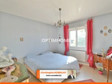 Belle maison de 320m2 au sol sur 1700m2 de terrain clos et piscinable aux portes de Chalon sur Saône