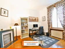 3 possibilités pour cette jolie maison: Maison familiale/ Maison de rapport ou Mixte espace médical/maison de rapport