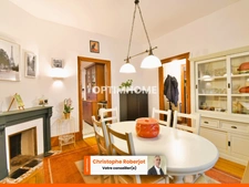 3 possibilités pour cette jolie maison: Maison familiale/ Maison de rapport ou Mixte espace médical/maison de rapport