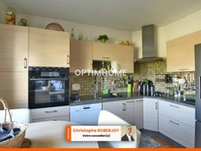 Belle maison de 320m2 au sol sur 1700m2 de terrain clos et piscinable aux portes de Chalon sur Saône