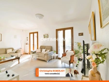Belle maison de 320m2 au sol sur 1700m2 de terrain clos et piscinable aux portes de Chalon sur Saône